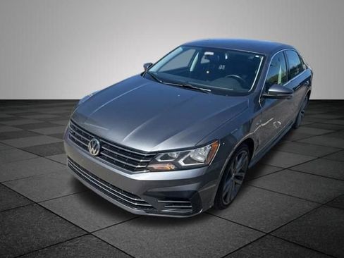 Used 2017 Volkswagen Passat 1.8T R-Line FWD image 3
