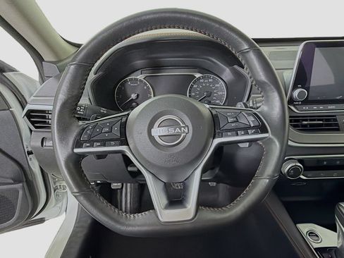 Used 2025 Nissan Altima 2.5 SR FWD image 14