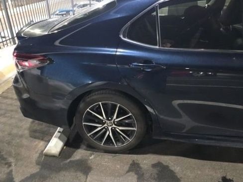 Used 2021 Toyota Camry SE image 4