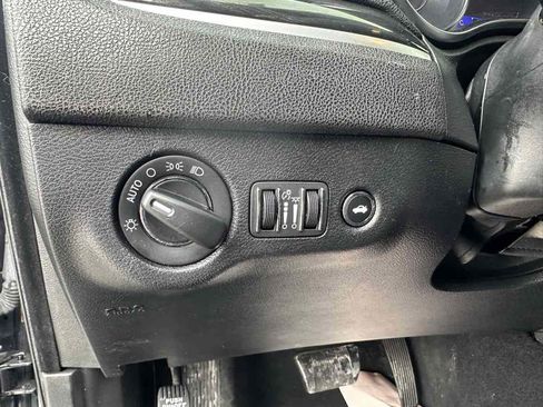 Used 2019 Chrysler 300 Touring w/ Sport Appearance Package image 13