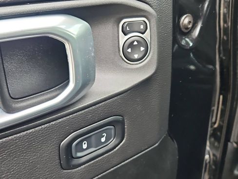 Used 2023 Jeep Wrangler Unlimited Sahara w/ Cold Weather Group AWD/4WD image 28