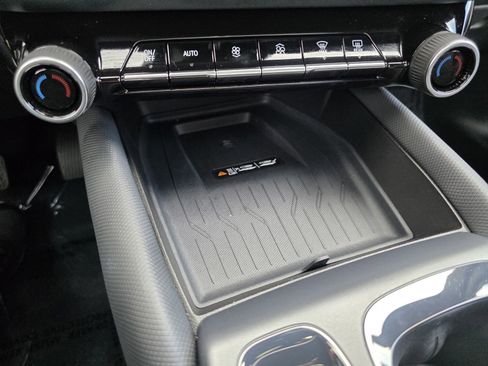 Used 2025 Chevrolet Equinox EV RS image 30