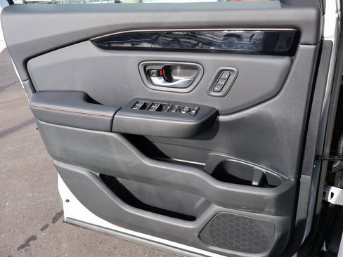 Certified 2025 Honda Pilot TrailSport image 32