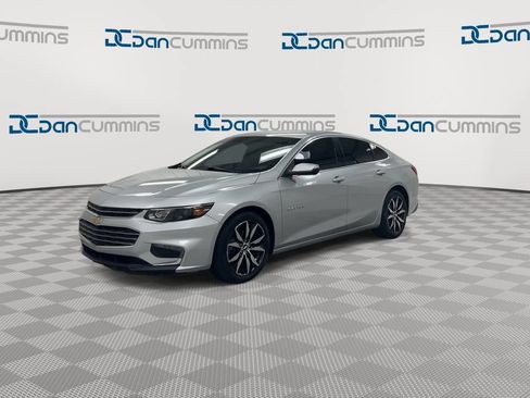 Used 2018 Chevrolet Malibu LT FWD image 4