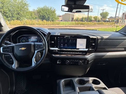 Used 2023 Chevrolet Silverado 1500 LT AWD/4WD image 13
