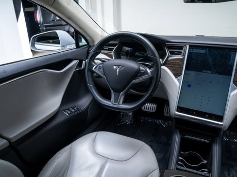 Used 2014 Tesla Model S 85 RWD image 9