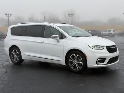 Used 2022 Chrysler Pacifica Pinnacle