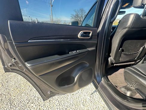 Used 2017 Jeep Grand Cherokee Limited w/ Luxury Group II AWD/4WD image 19