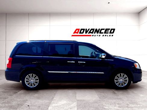 Used 2015 Chrysler Town & Country Touring-L w/ Driver Convenience Group FWD image 8
