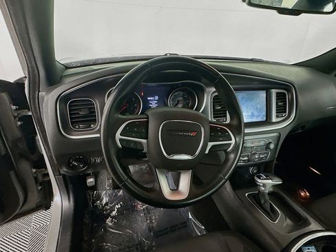 Used 2017 Dodge Charger SXT image 16