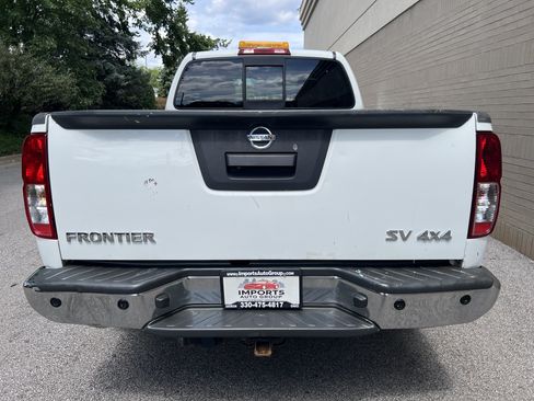 Used 2014 Nissan Frontier SV w/ SV Value Truck Package AWD/4WD image 8