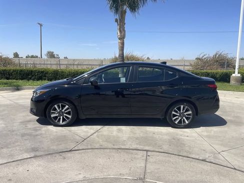 Used 2025 Nissan Versa SV FWD image 5