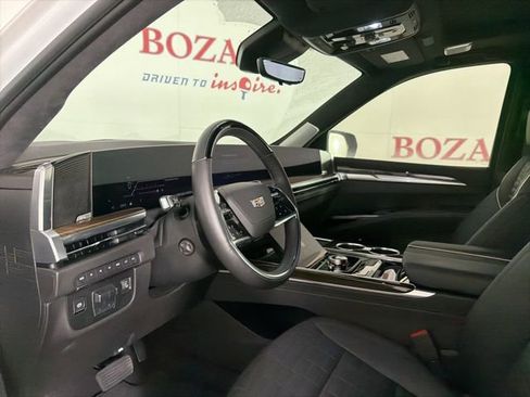 Used 2025 Cadillac Escalade ESV Sport Platinum image 12