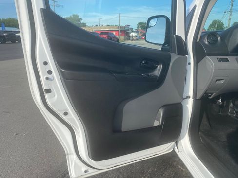 Used 2020 Nissan NV200 S FWD image 9