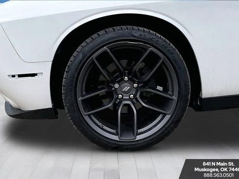 Used 2018 Dodge Challenger SXT w/ Blacktop Package RWD image 33