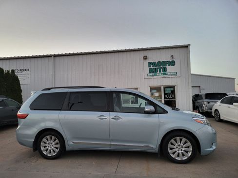 Used 2016 Toyota Sienna Limited Premium AWD/4WD image 8