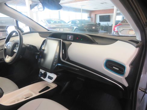 Used 2018 Toyota Prius Prime Premium FWD image 27