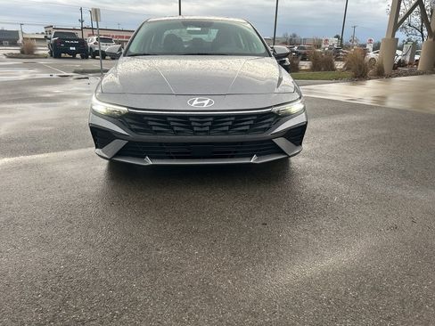 Certified 2025 Hyundai Elantra SEL image 2