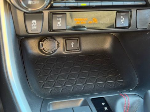 Used 2022 Toyota RAV4 SE w/ Weather & Moonroof Package image 18