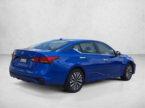 Used 2025 Nissan Altima 2.5 SV FWD image 5
