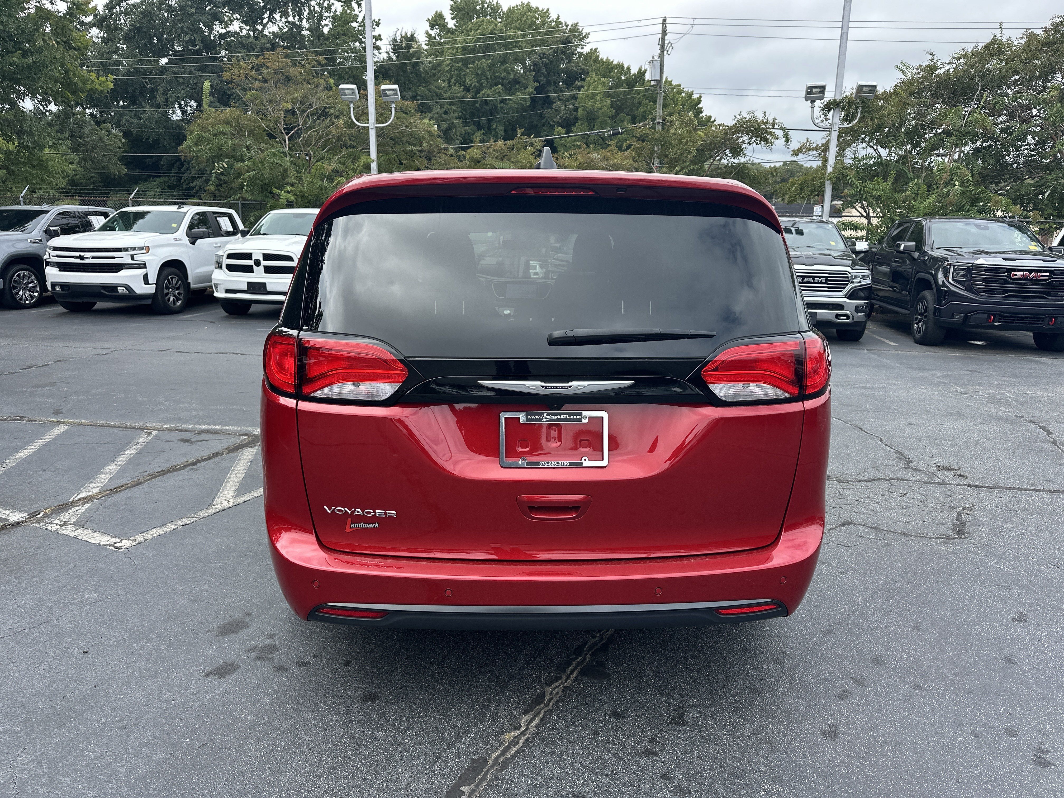 Used 2025 Chrysler Voyager LX FWD image 7