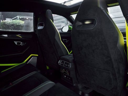 Used 2024 Lamborghini Urus Performante AWD/4WD image 43