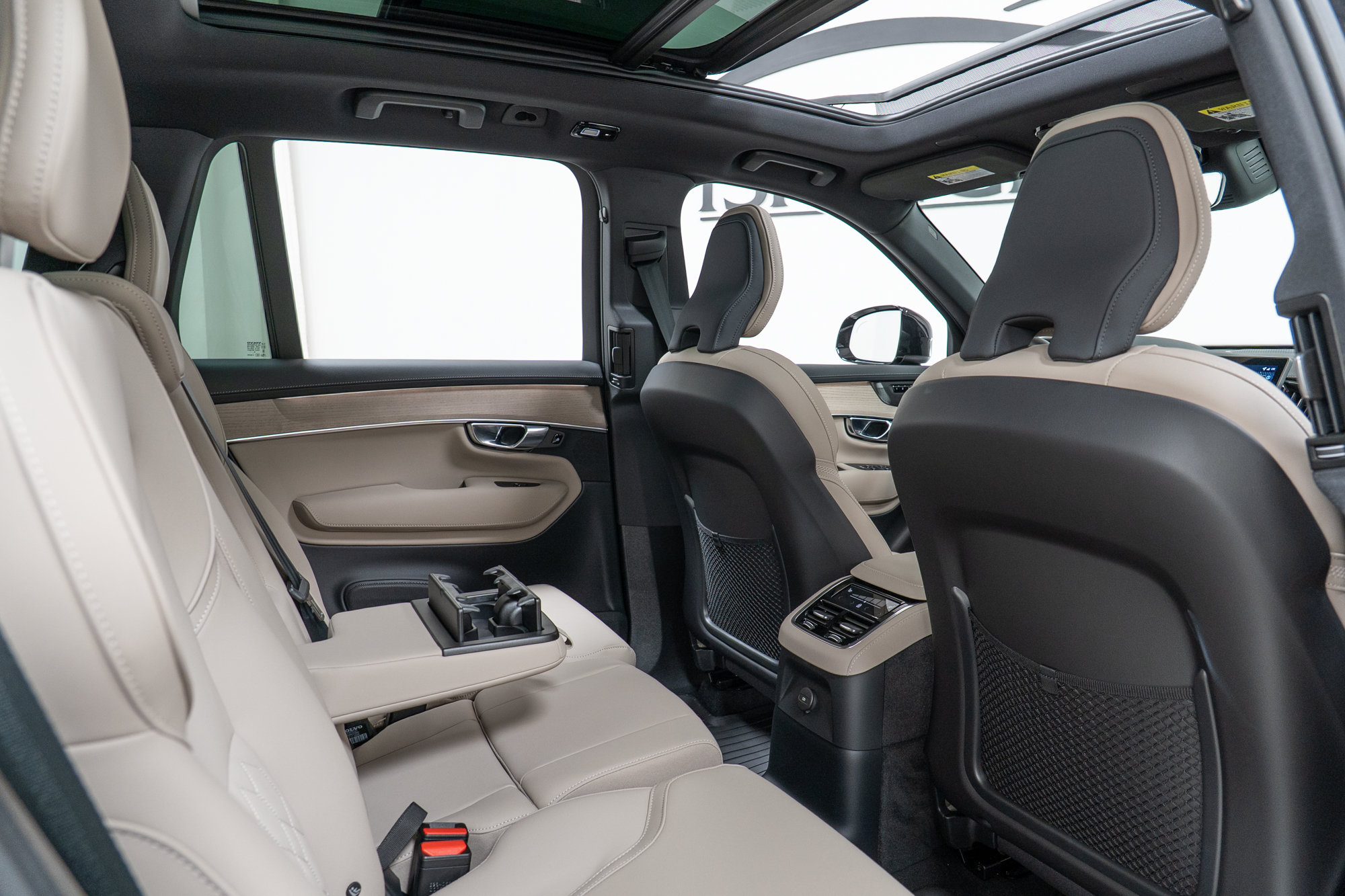 New 2026 Volvo XC90 T8 Plus w/ Protection Package Premier AWD/4WD image 23