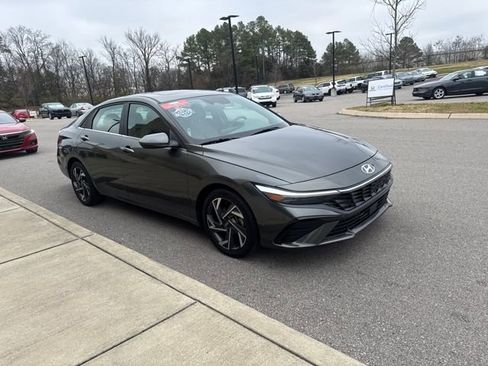 Used 2024 Hyundai Elantra SEL w/ Convenience Package image 6