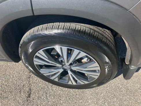 Used 2023 Nissan Rogue SV AWD/4WD image 6