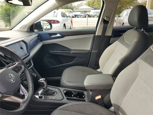 Used 2024 Volkswagen Taos SE image 13