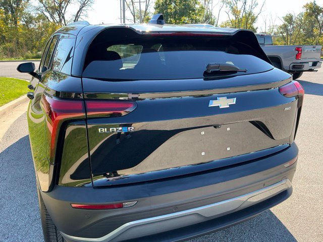 Used 2024 Chevrolet Blazer EV LT AWD/4WD image 10