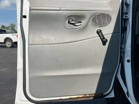 Used 2005 Ford E-150 and Econoline 150 RWD image 13