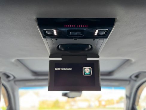 Used 2016 Chevrolet Suburban LTZ image 21