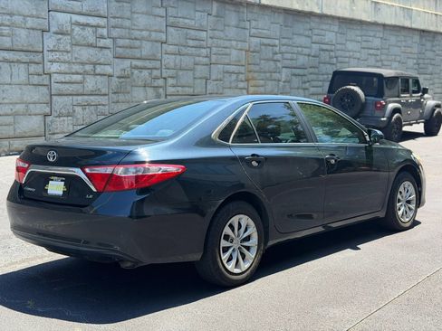 Used 2017 Toyota Camry LE FWD image 7