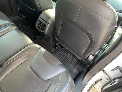 Used 2018 Jeep Cherokee Latitude Plus w/ Comfort/Convenience Group AWD/4WD image 36