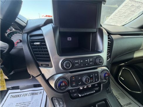 Used 2018 Chevrolet Suburban LT AWD/4WD image 38