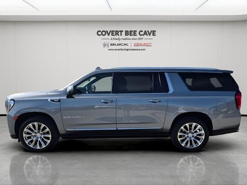 Used 2022 GMC Yukon XL Denali w/ Denali Premium Package image 5