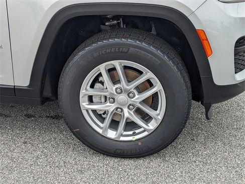 New 2025 Jeep Grand Cherokee Laredo X w/ Luxury Tech Group I image 11