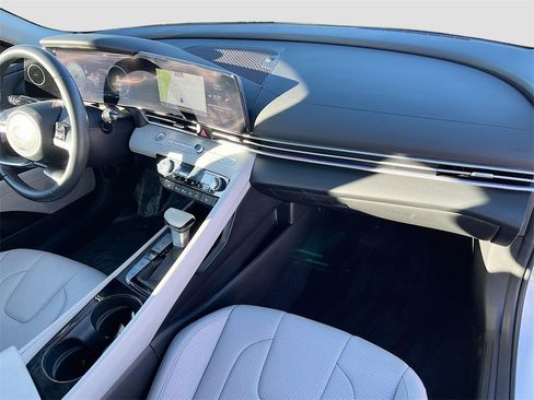 Used 2024 Hyundai Elantra Limited image 29