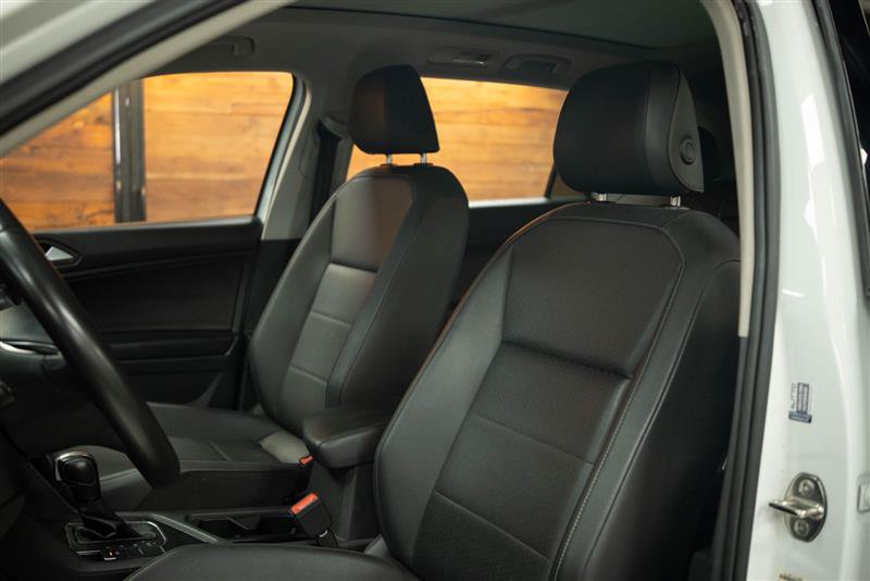 Used 2020 Volkswagen Tiguan SE R-Line FWD image 10