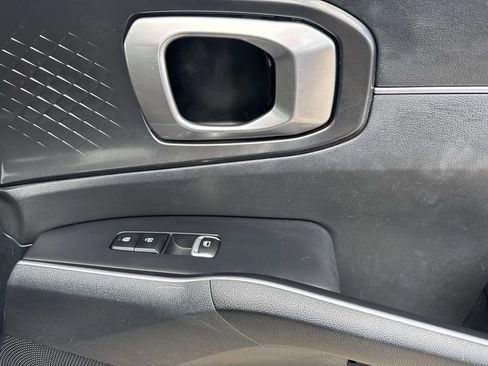 Used 2023 Kia Sorento LX FWD image 16