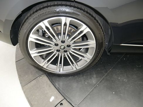 Used 2025 Land Rover Range Rover Autobiography AWD/4WD image 17