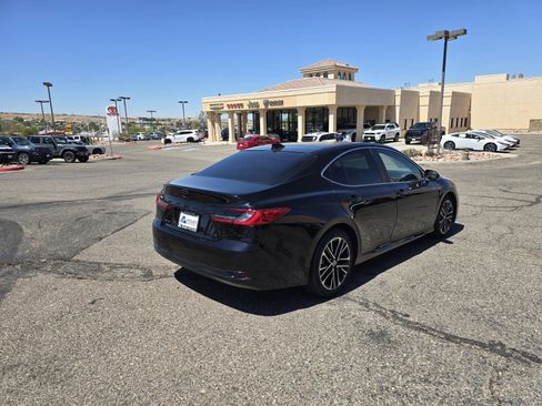 Used 2025 Toyota Camry XLE FWD image 5