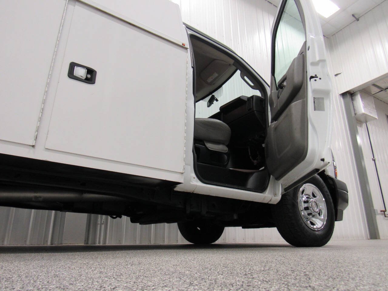 Used 2018 Chevrolet Express 3500 w/ Power Convenience Package RWD image 34