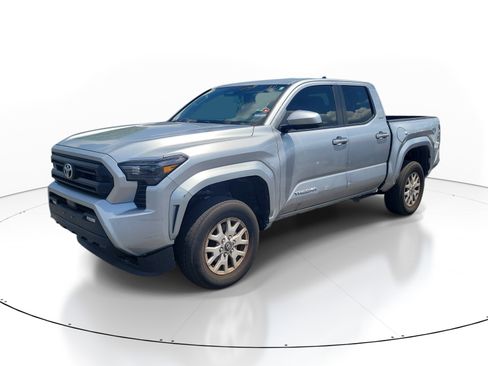 Used 2024 Toyota Tacoma SR5 AWD/4WD image 3