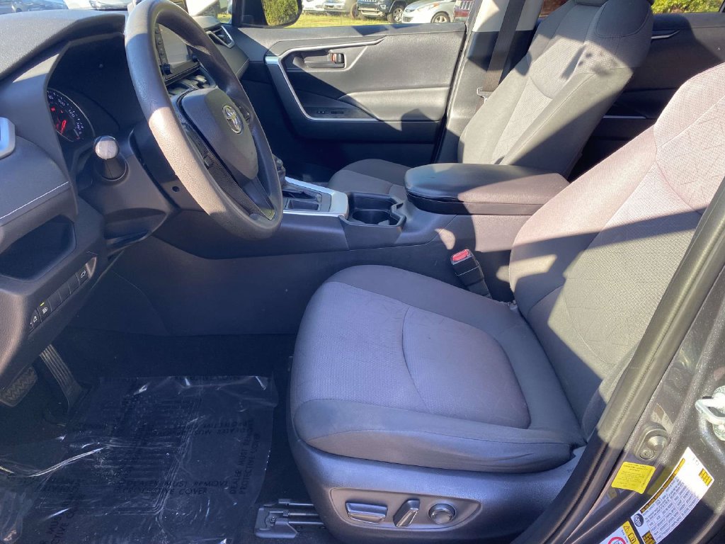 Used 2019 Toyota RAV4 XLE FWD image 14