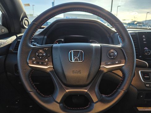 Used 2022 Honda Pilot TrailSport image 17