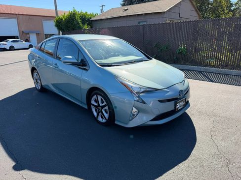 Used 2016 Toyota Prius Four Touring w/ Premium Convenience Package FWD image 3