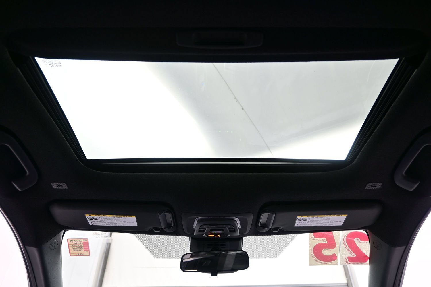 Used 2025 Toyota Corolla SE w/ SE Premium Package FWD image 16