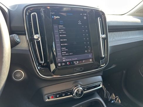 Certified 2025 Volvo XC40 B5 Core image 21